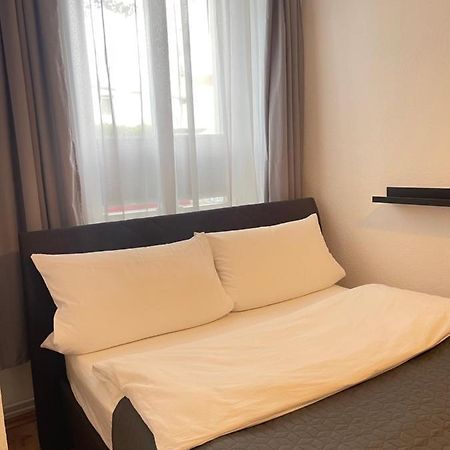Ferienwohnung Im Stadtzentrum Von Bernau - Schoene Ferienwohnung Mit 1 1/2 Zimmern, Bad, Spuelmaschine, Waschmaschine, Komplette Kueche, Wlan 베르나우 바이 베를린 외부 사진