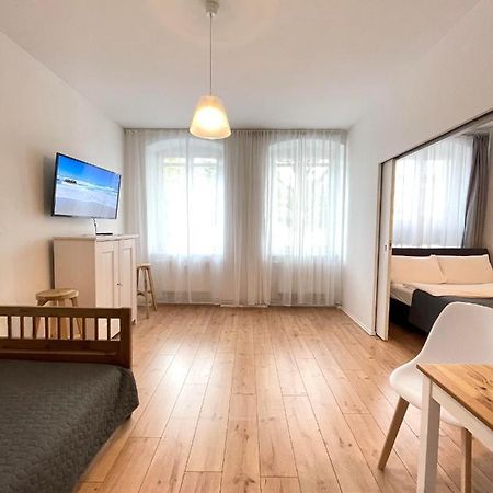 Ferienwohnung Im Stadtzentrum Von Bernau - Schoene Ferienwohnung Mit 1 1/2 Zimmern, Bad, Spuelmaschine, Waschmaschine, Komplette Kueche, Wlan 베르나우 바이 베를린 외부 사진